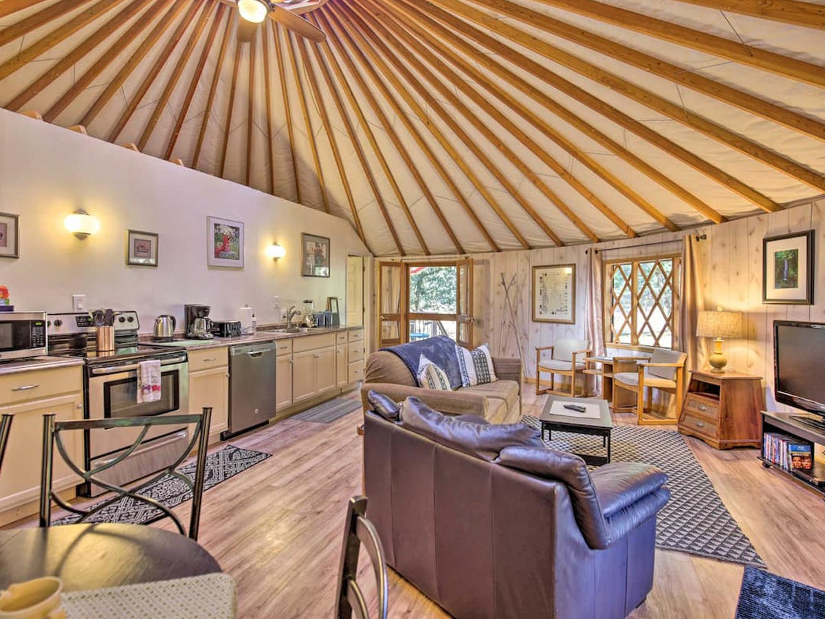 best airbnbs near wineries - Wine Country yurt near Salem