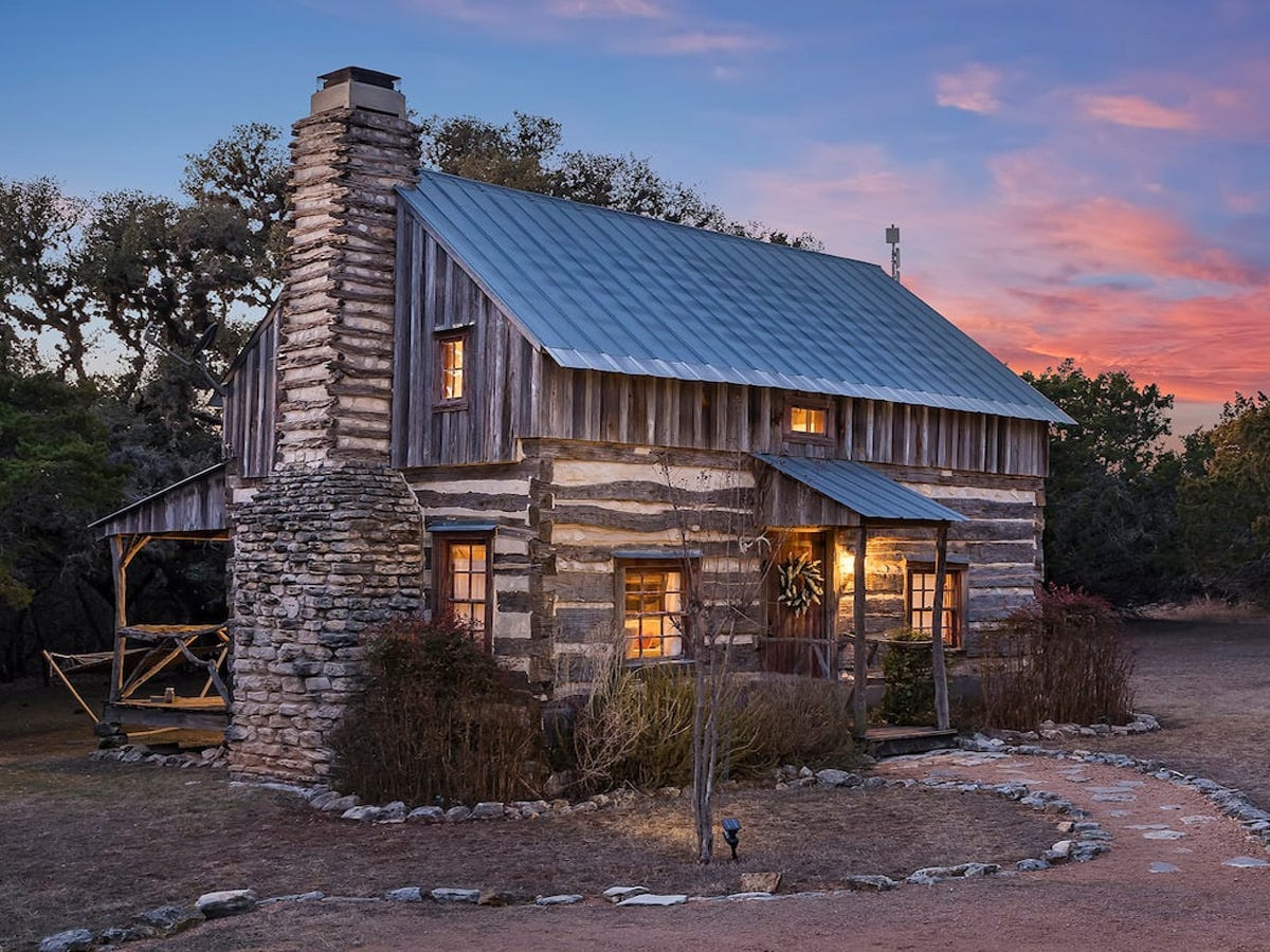 best airbnbs near wineries - Log cabin near Fredericksburg in the Texas Hill Country