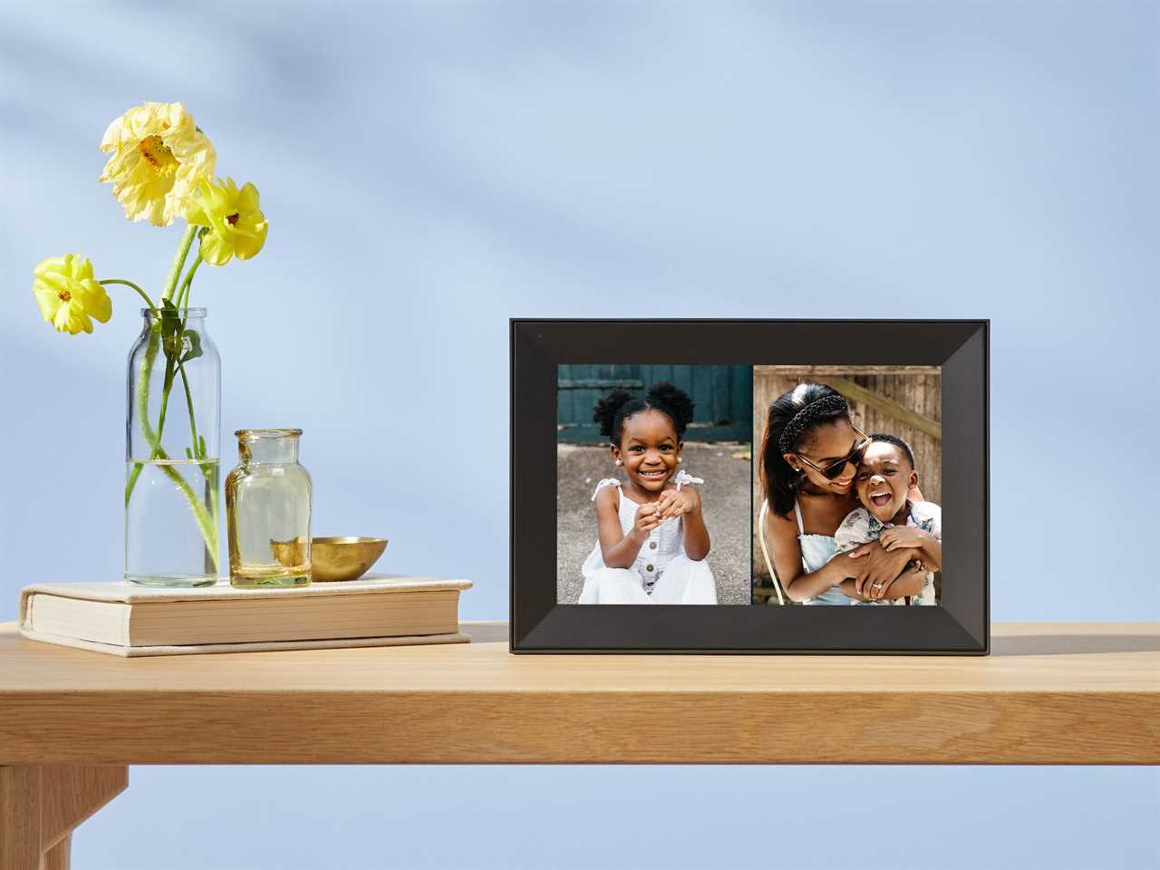 Aura Carver Digital Picture Frame; gift for mom