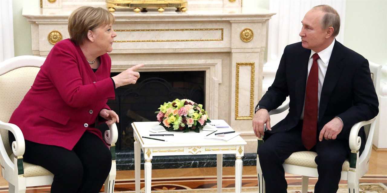 Angela Merkel pointing her finger at Vladimir Putin