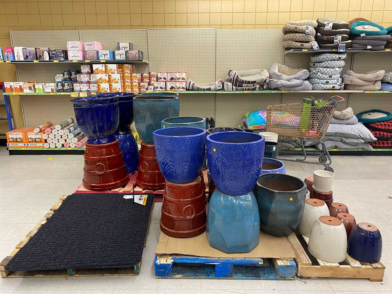 a Grocery Outlet Bargain Market store