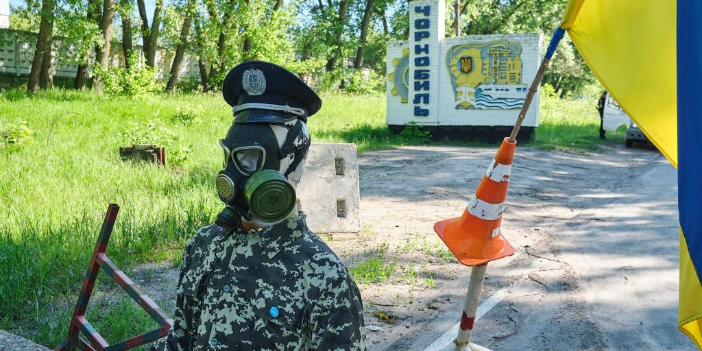 Checkpoint at the entrance to Chernobyl village. After Russian troops left Chernobyl, the Ukrainian army has taken control of the site. Radiation levels rose due to earthworks in places such as the well-known Red Forest, where Russian troops dug trenches. Ukraine is not only facing an invader in Chernobyl, it must also fight an invisible enemy, radiation.