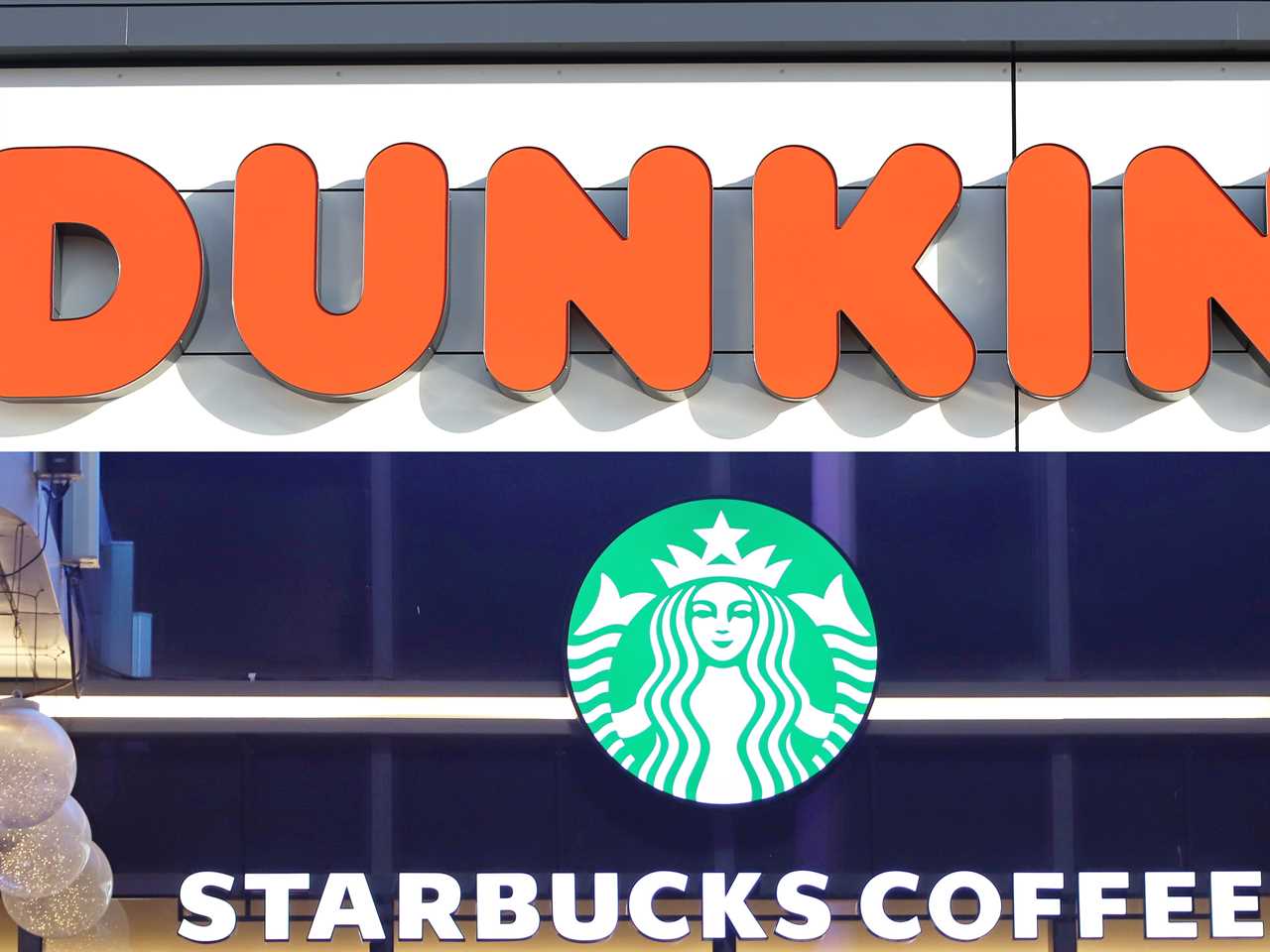 Starbucks vs Dunkin'