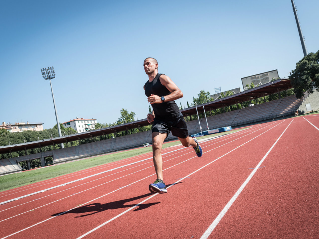 Runner practicing to increase his VO2 max.