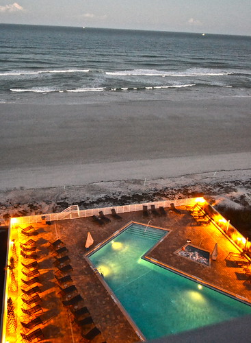 pool and jacuzzi on the beach hyatt place daytona beach fl 