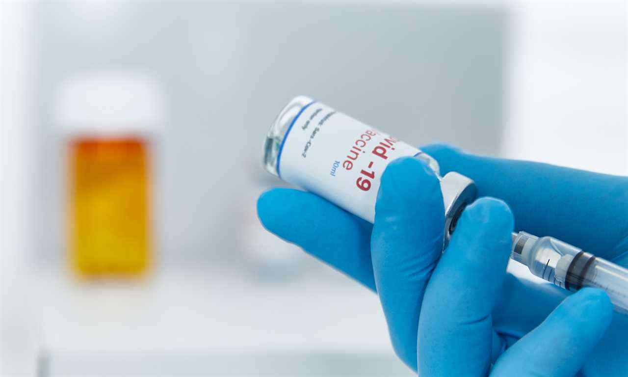 Covid-19, vaccine booster, injection vial, vaccine, omikron.