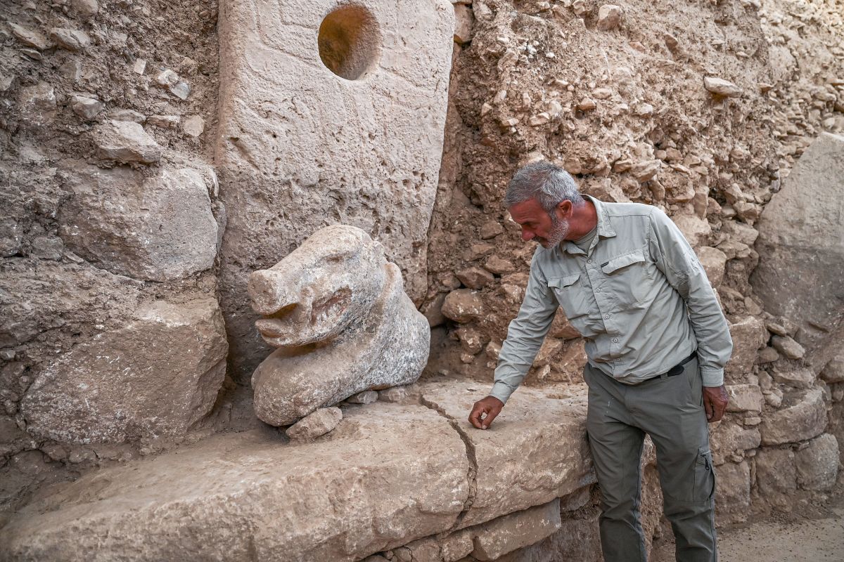 Archaeologists Find 11,000-Year-Old Statue Clutching Its Own Penis