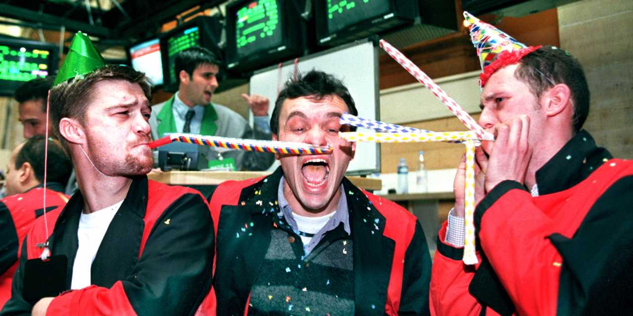 traders celebrate