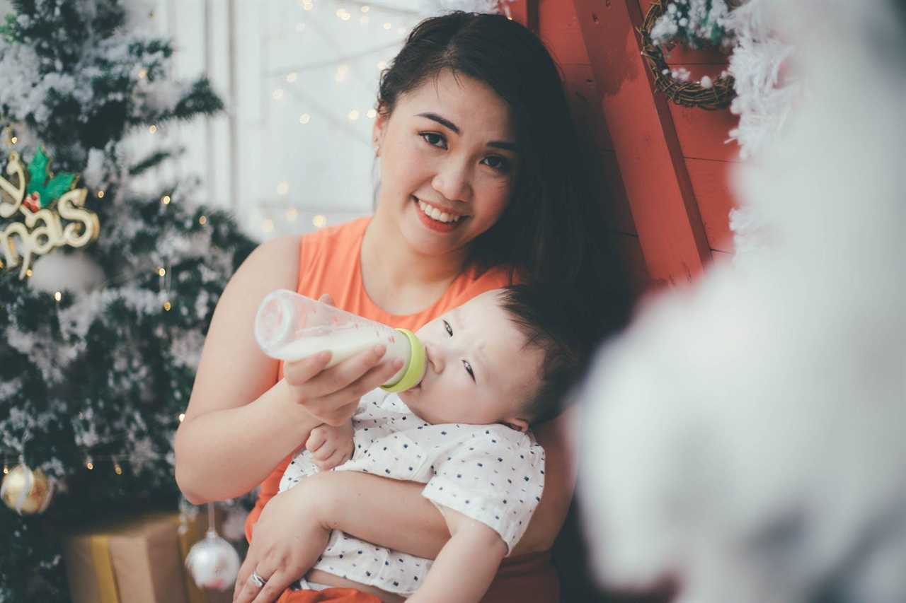 Your guide on choosing the right baby bottle for each stage of your babies growth