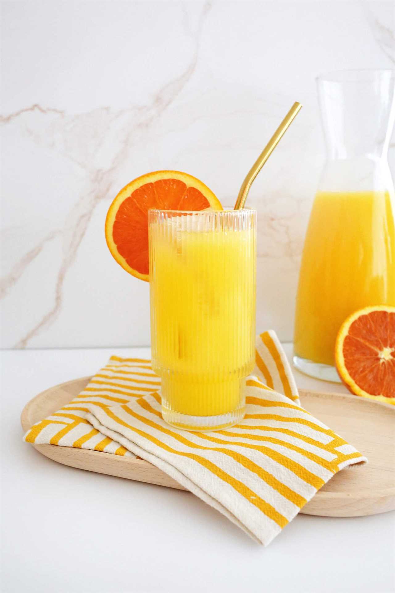fuzzy navel cocktail