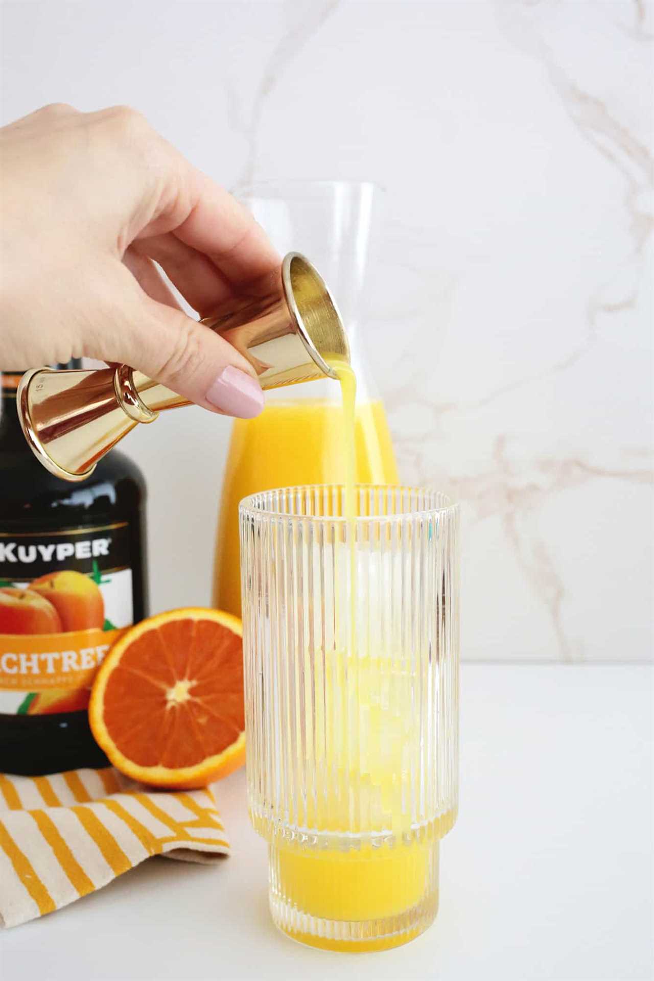 fuzzy navel cocktail
