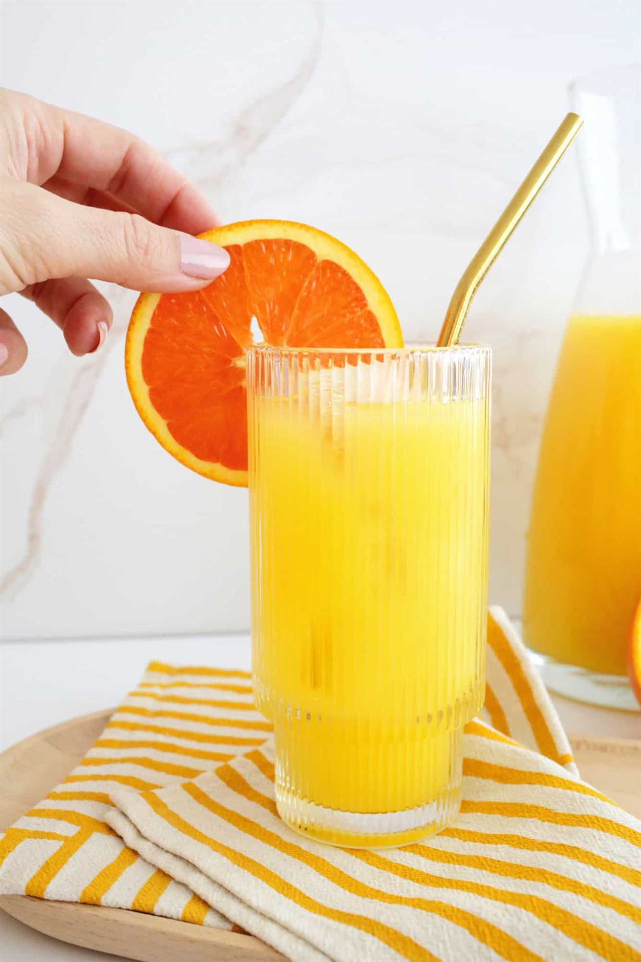 fuzzy navel cocktail
