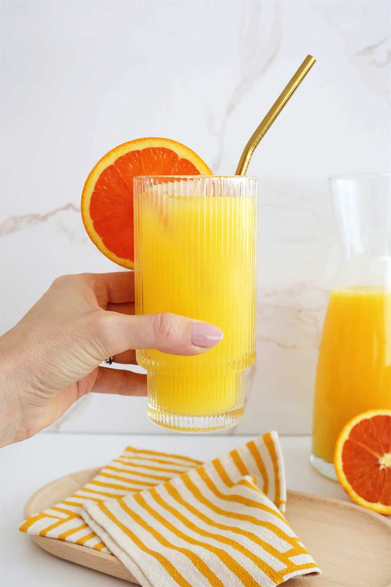 fuzzy navel cocktail