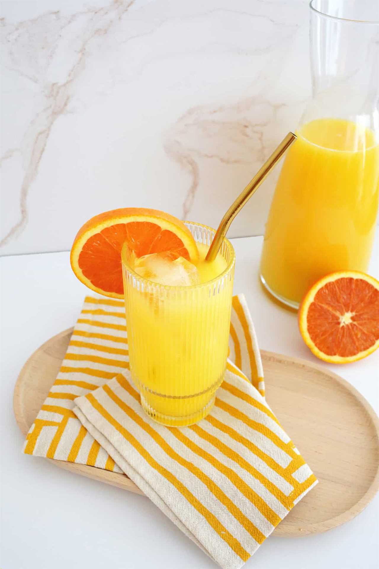 fuzzy navel cocktail
