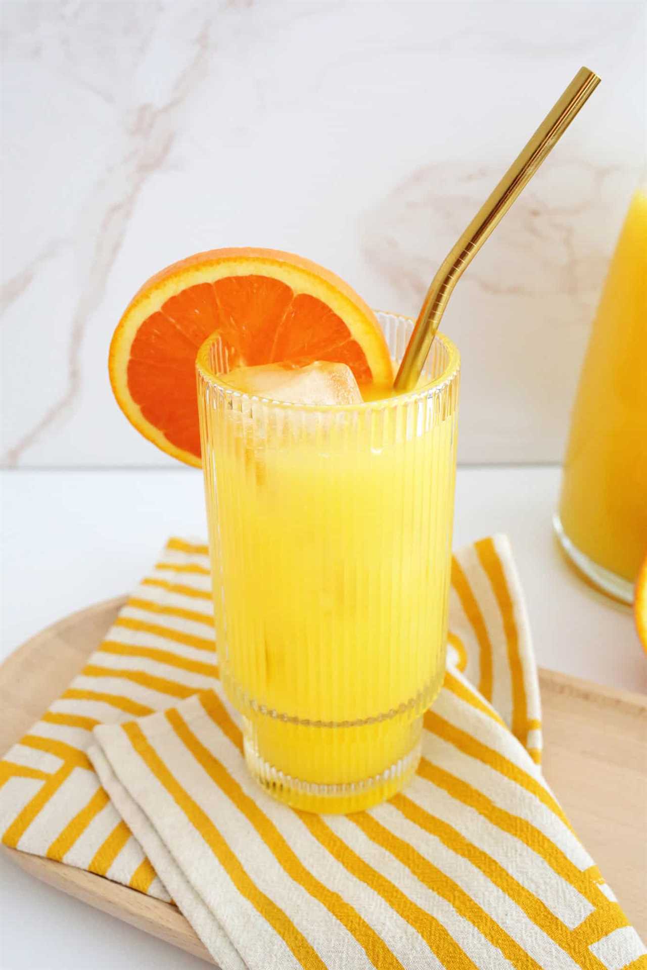 fuzzy navel cocktail