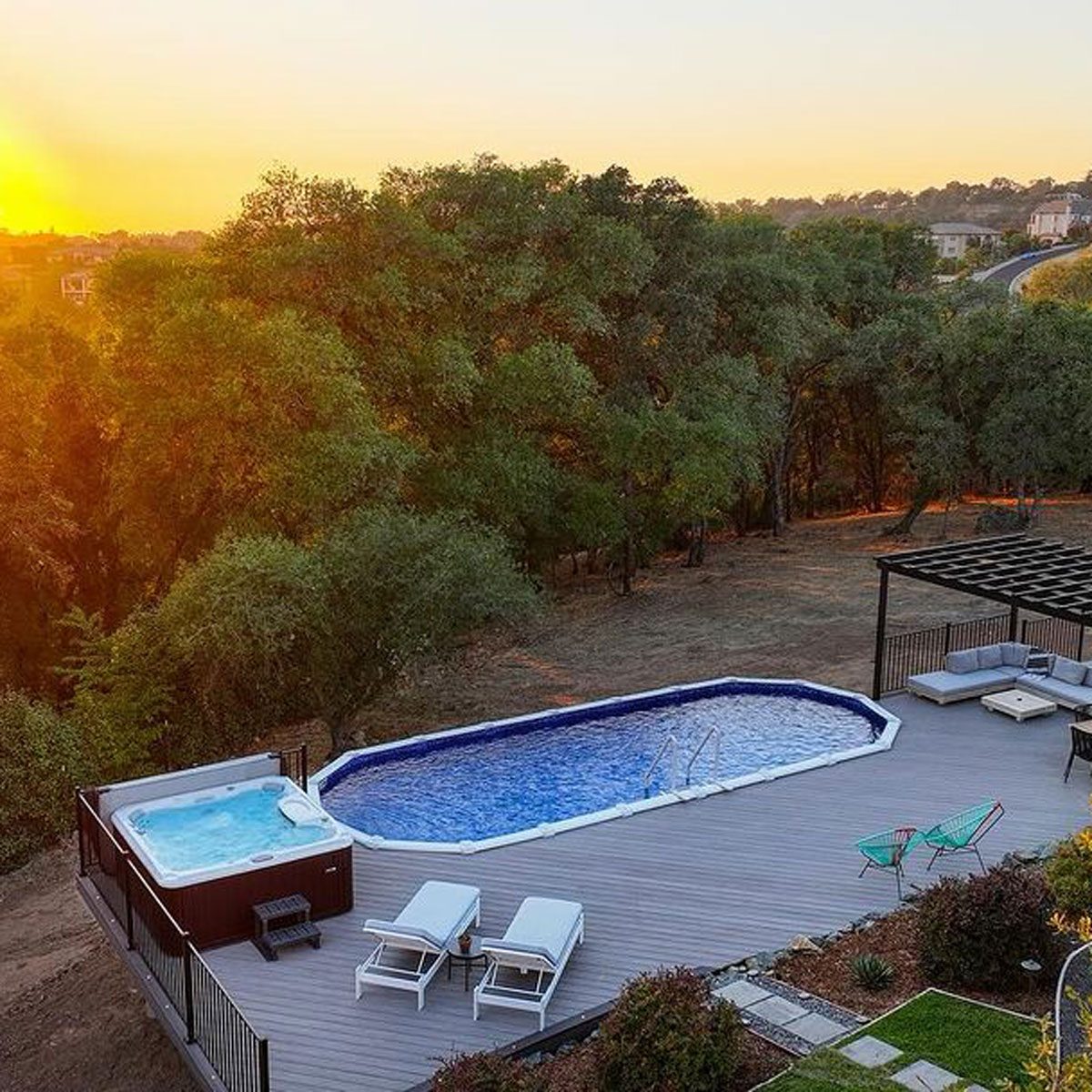 Luxury Above Ground Pool Deck