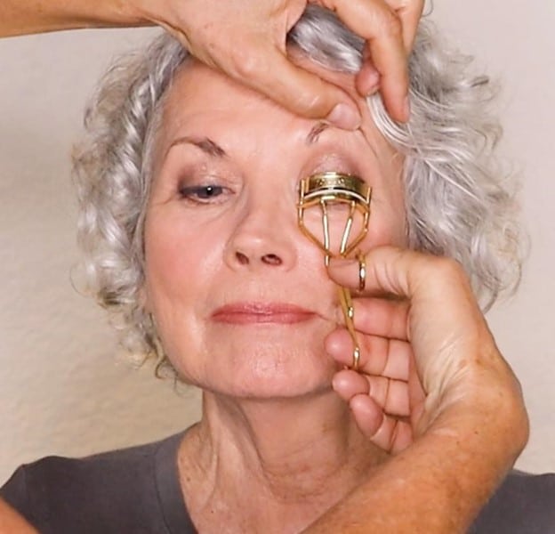 10 Easy Pro-Aging Techniques for Bigger Eyes