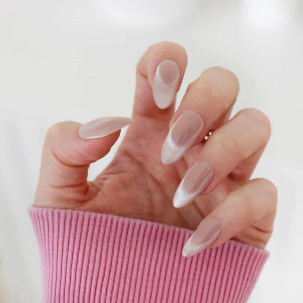 nude magnetic velvet nails